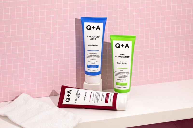 Скраб для тіла з AHA-кислотами Q+A AHA Exfoliator Body Scrub, 250 мл 5060486266265 фото