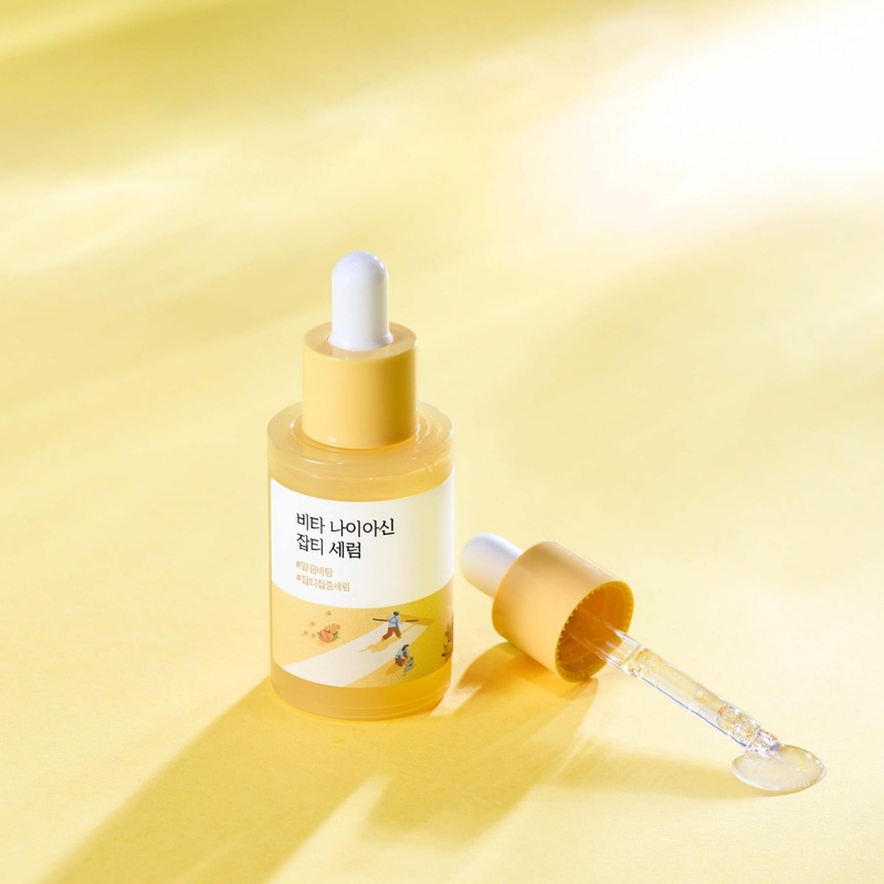 Освітлююча сироватка з вітаміном C та ніацинамідом ROUND LAB Vita Niacinamide Dark Spot Serum, 30 мл 8809962540652 фото